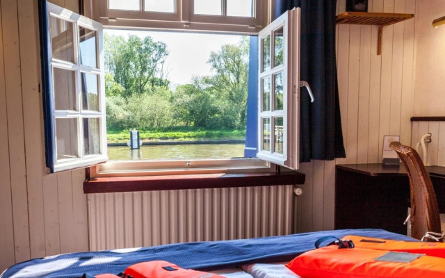 Boat Hotel De Barge