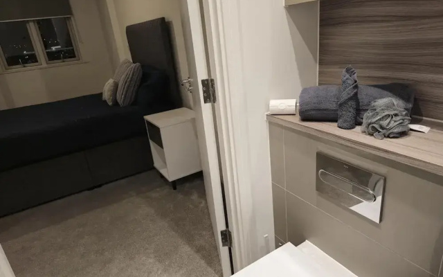 Luxurious 2-bed Haven in the Heart of Barking