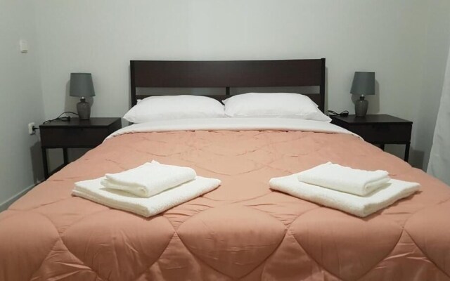 M1 George Apartment by the Airport