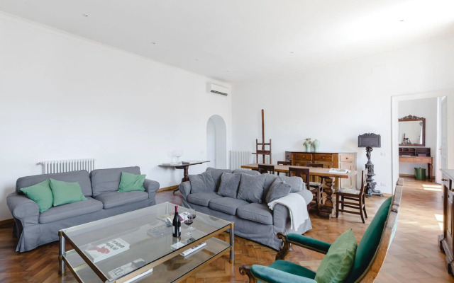 Elegante e classico attico con terrazzo privato vicino al Vaticano