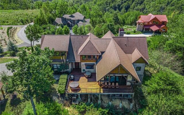 Pool On Summit Point - Four Bedroom Cabin