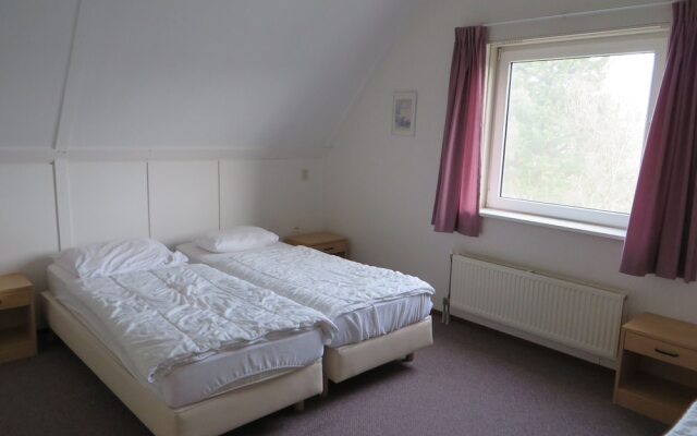 Tidy Bungalow With Dishwasher, Close to the Water
