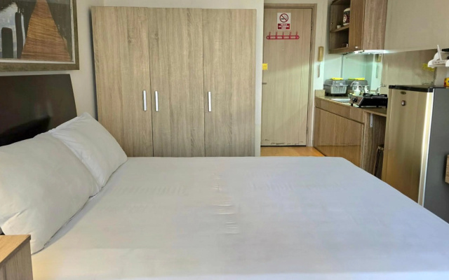 Studio17b Elpis Kemayoran Sunrise View Free Netflix, Disney Hotstar & PrimeVideo – Guest Rooms – Jakarta