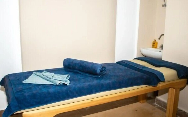 Aqua Palms Swim Up Apartments