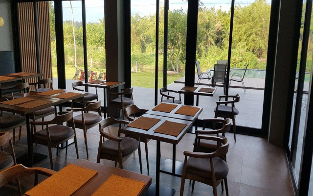 Riverawan Hotel (SHA Plus+)