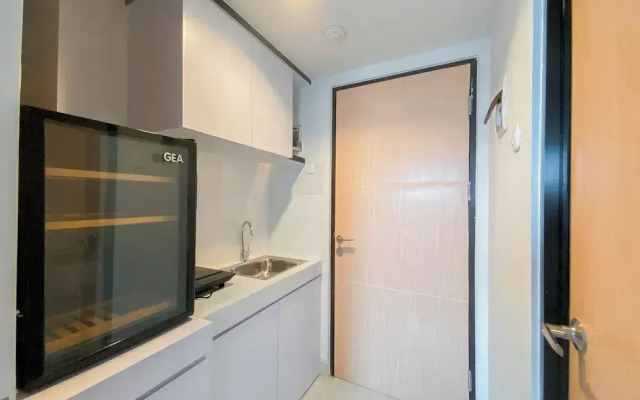 Homey And Cozy Studio Apartment At The Alton