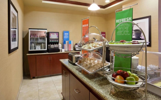 Hampton Inn Fairmont