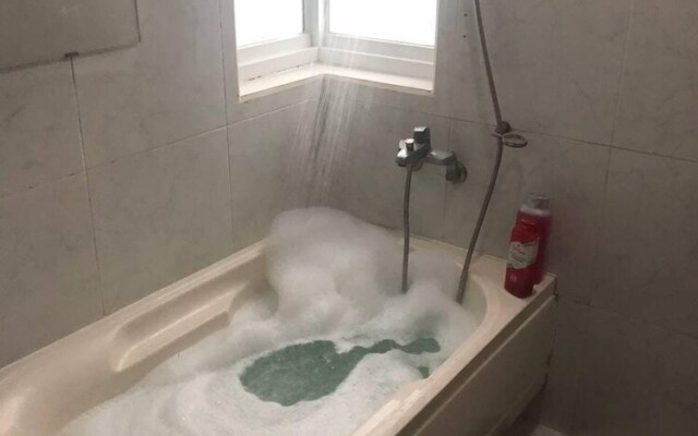 Honeymoon Suite