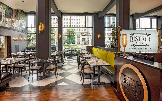 DoubleTree by Hilton Youngstown Downtown