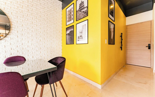 NEW Perfect Location with Free Parking