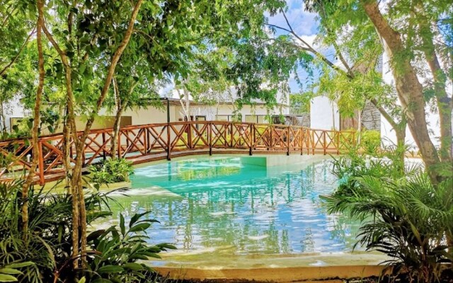 Brand New Studio w/Amazing Pool and Garden