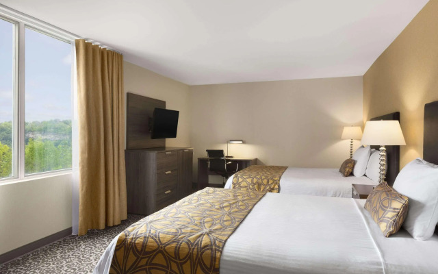 Travelodge by Wyndham Niagara Falls Fallsview
