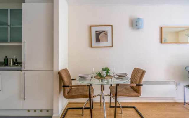 Luxury 1 Bed Apartment Close To Excel & o2