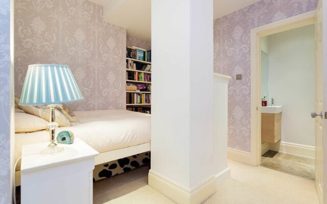 Veeve - Hyde Park Hideaway