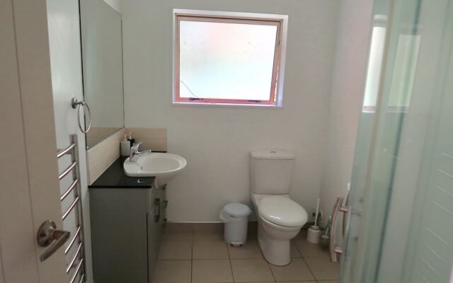 Arent Serviced House 82A Richardson Road
