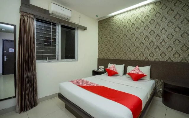 Capital O 1083 Hotel Grand Kartika