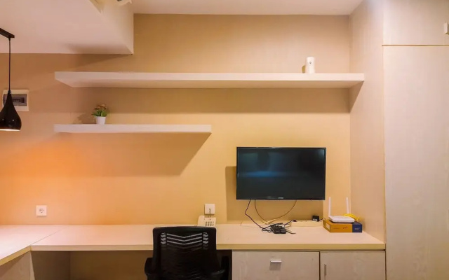 Modern And Cozy Studio At Student Park Apartment