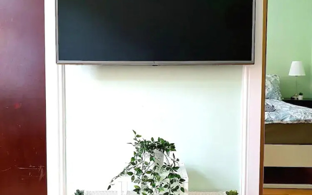 Bright Cosy Flat Close by Tourist Spots