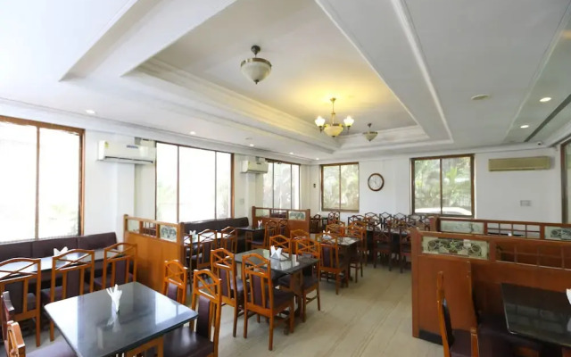 OYO 1081 Hotel Sindhu International