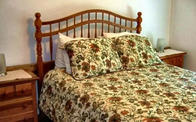 Locust Tree Bed and Breakfast LLC