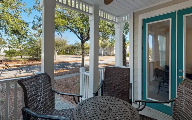 Pool, Fitness Center & Central Location