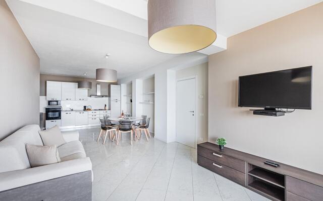 Residenza Miralago With Pool - Two-bedroom With Terrace