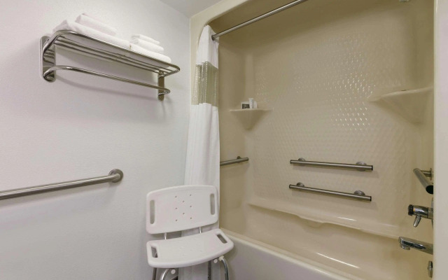 Country Inn & Suites by Radisson, Roanoke Rapids, NC