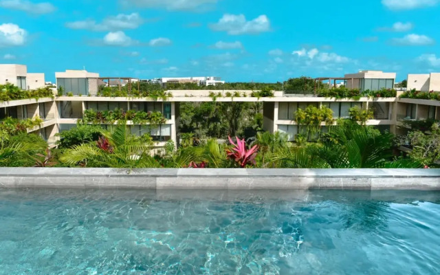 Immaculate Design Coupled With First-class Amenities Penthouse