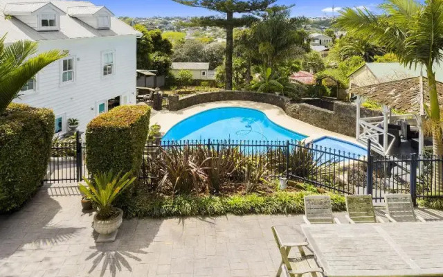 Western Springs Villa