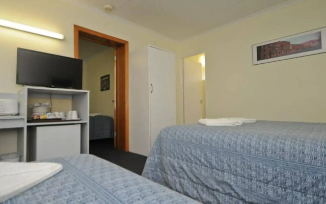 Martin Cash Motel