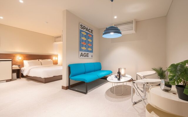 Time Terminal Hotel Daejeon 1st by Aank
