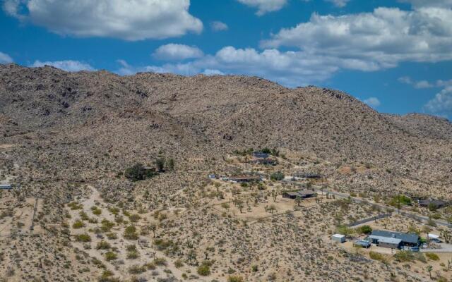 The Full Moon, Joshua Tree: Hot Tub, Sauna, Views