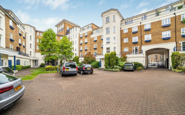 The Canary Wharf Flat