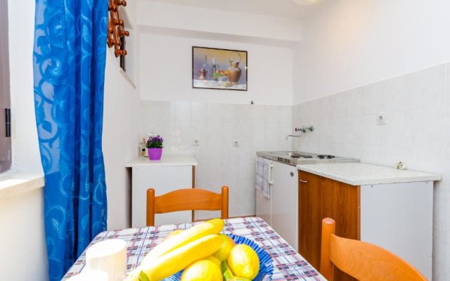 Apartments & Rooms Mihajica