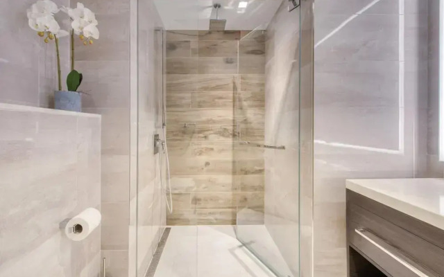 Urban 1BR w Golf Course Views