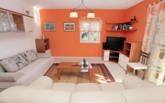 Apartman Tone