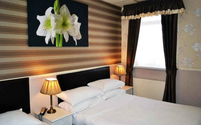 Lyndene Hotel