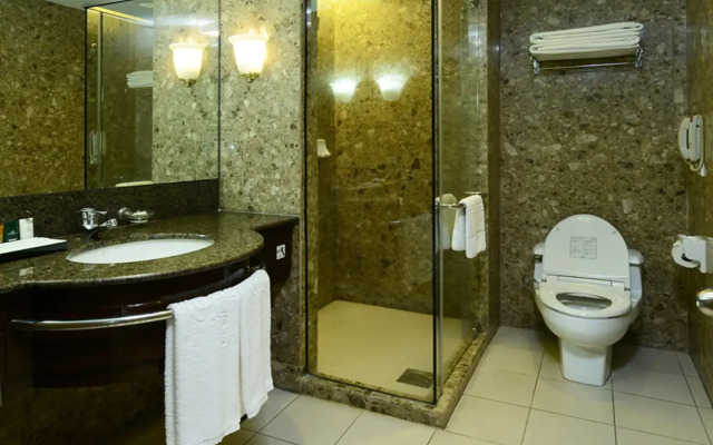 Pacific Regency Hotel Suites