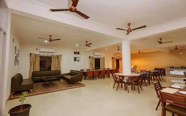 Revaas Lake View Boutique Hotel