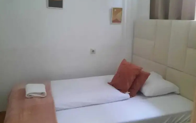 Charming 2BR Apt Prime City Spot