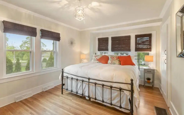 Gorgeous Downtown Bungalow, Walk Everywhere!!!
