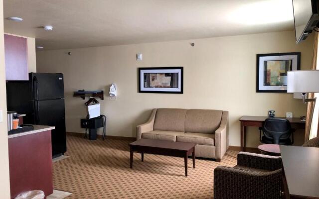 Cobblestone Hotel & Suites – Pulaski/Green Bay