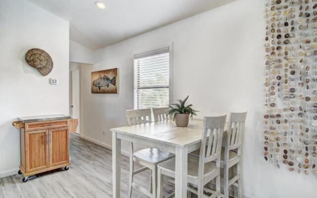 Chat N Chill Lounge NS801