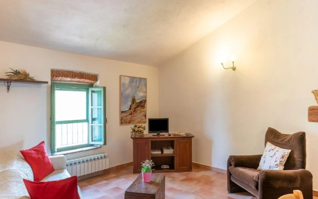 Home in Collesalvetti With Garden