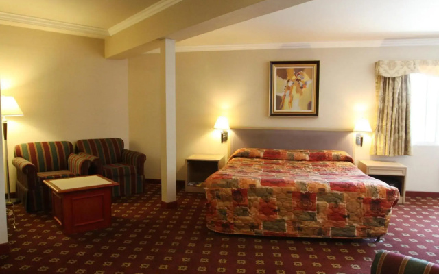 Metro Plaza Hotel