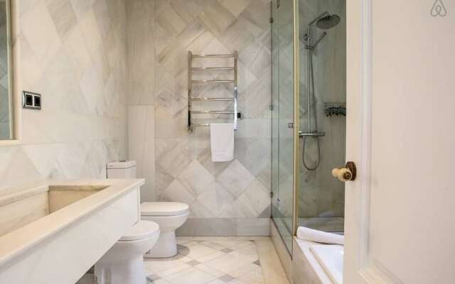 Beautiful 1 Bed Sleeps 6 W Terrace Heart of Madrid