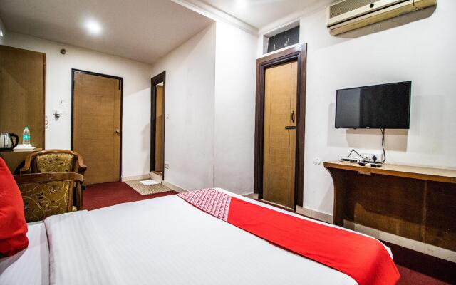 OYO 4376 Imax Inn