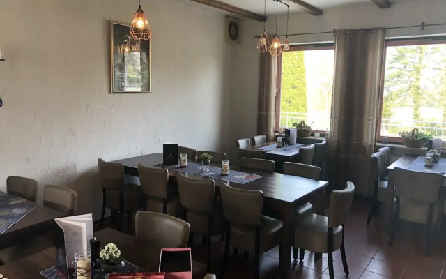 Landhaus vor Burg Eltz