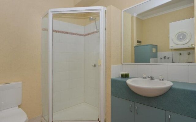Retro Port Douglas Apartments