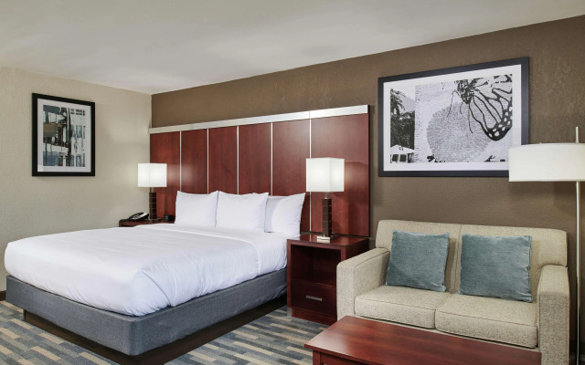 DoubleTree by Hilton Raleigh Crabtree Valley